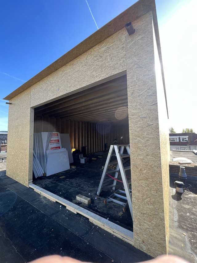 Kozijnsparing gemaakt in de bestaande gevel